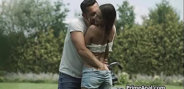 Sunny outdoor anal with brunette girlfriend